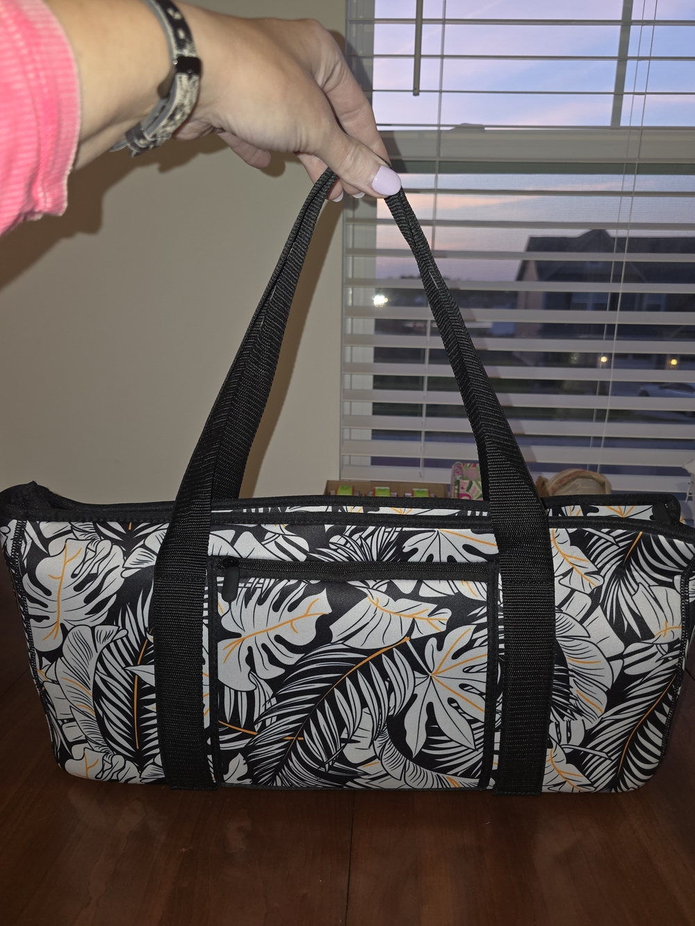 EdenRiver Tropical Leaf Print Tote Bag in Black & White, American Mahjong Bag - Picture 15 of 16